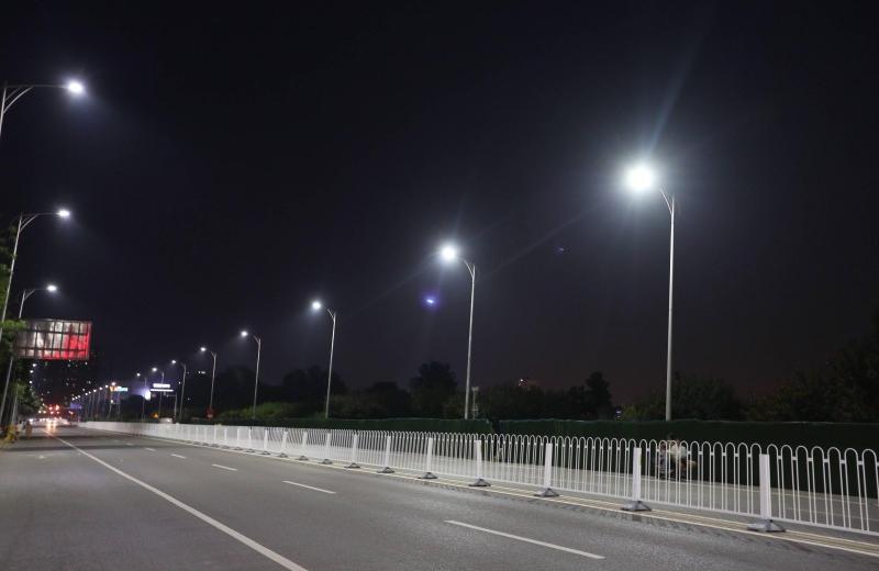 طلب شراء عميل من تنزانيا لعام 2024 لـ 490 مصباح إنارة شوارع تعمل بالطاقة الشمسية من سلسلة سيريوس