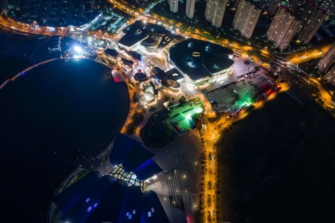 ما المقصود بالضبط بكفاءة الإضاءة ومؤشر تجسيد اللون في مصابيح الشوارع بتقنية LED؟
