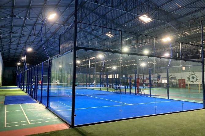 تصميم إضاءة ملاعب البادل ومتطلبات معيار الإضاءة CIE
